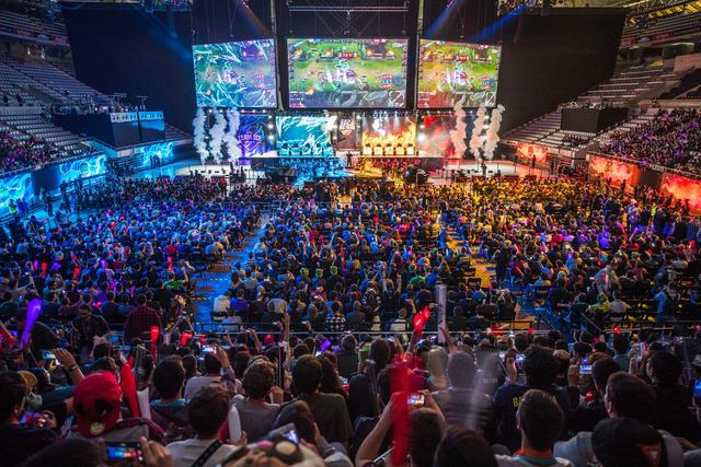 与伦西亚的 与伦西亚的