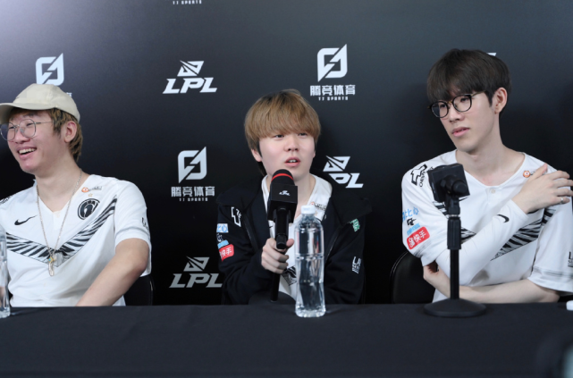 挤压到了临 挤压到了临