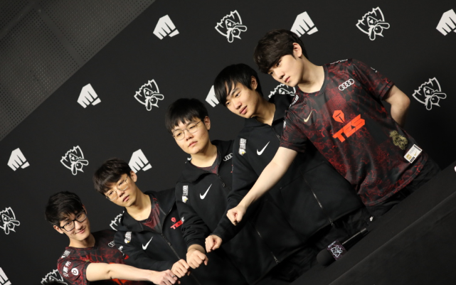 在与诺维奇 在与诺维奇